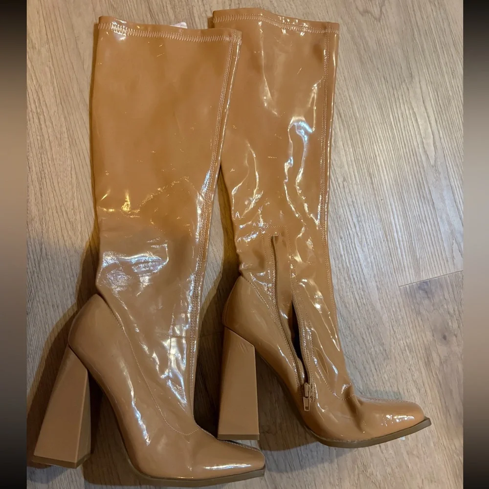 Liquid leather stacked tall Stylish Tan Women's Boots size 8